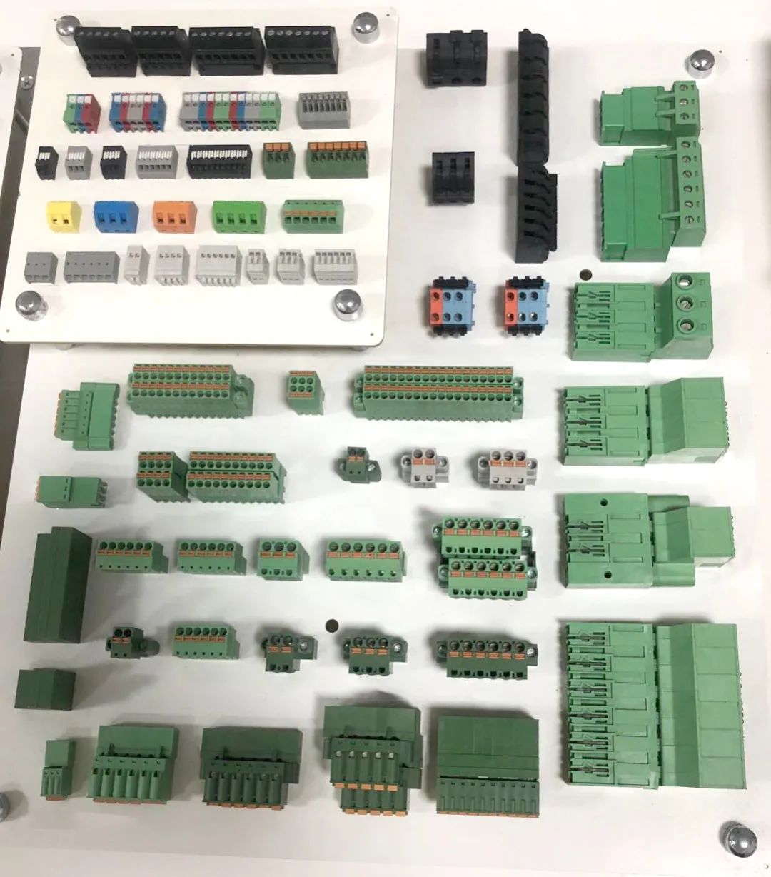 注塑机工业连接器解决方案