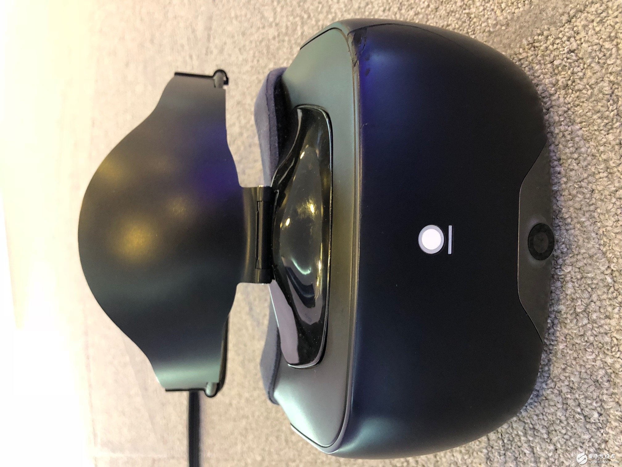 京东方MWC2018大放招 “8K+5G”备受瞩目（图三）-电子元器件