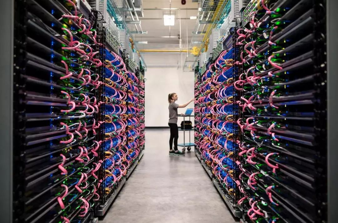  Google 的张量处理器（TPU）是 Google 特别定制的芯片
