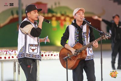 《闪爸2》快男阔别十年重聚首乐橙和孩子们一起过校庆