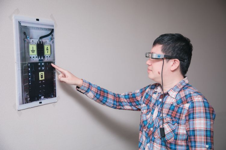 中钢、台塑纷导入AR智慧眼镜　优化巡检与工安流程