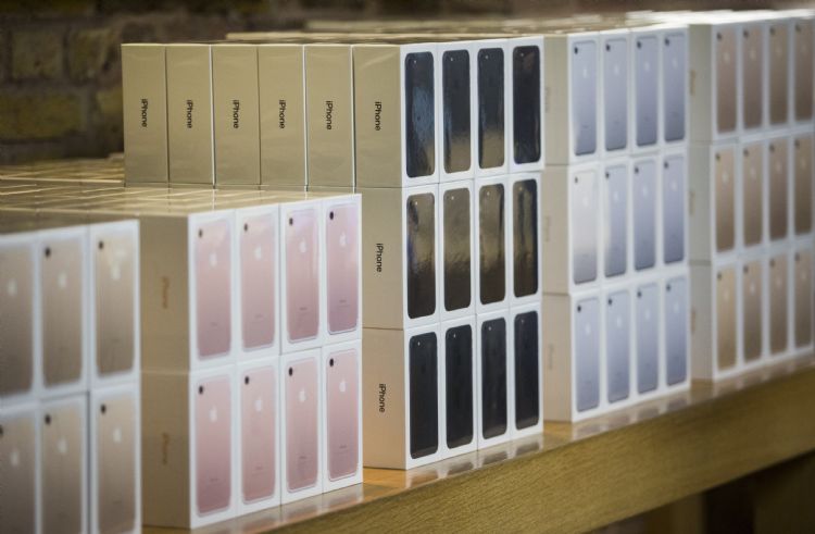 苹果恐将再下修iPhone出货量　博通暗示旧款iPhone市场需求强